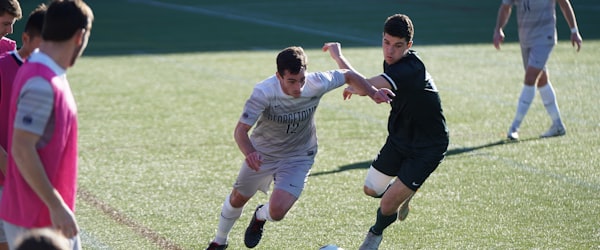 英格兰国家足球队队徽与队长哈里·凯恩